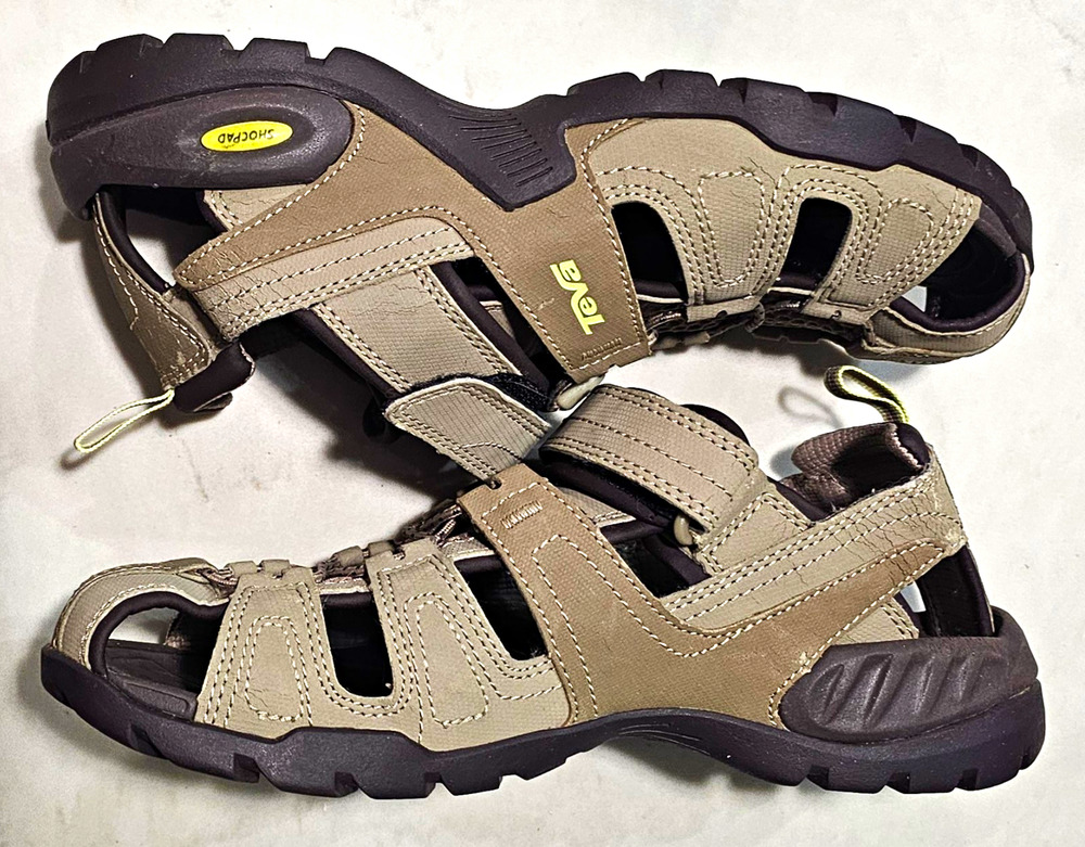 Teva Forebay Men's Size 9.5 Taupe Closed Toe Fisherman Sandals